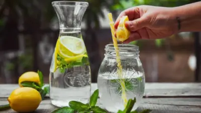 Lemon Water: ଲେମ୍ବୁ ରସରେ ରହିଛି ଅନେକ ଉପକାରୀ ଗୁଣ, ଦିଏ ଏହି ୫ଟି ଲାଭ