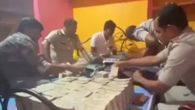 पूर्व बस ड्राइवर के घर नोटों से भरी बोरियां और सोना देख उड़े पुलिस के होश: बीरभूम में पड़ा छापा, 20 करोड़ कैश और 15 किलो गोल्ड बरामद