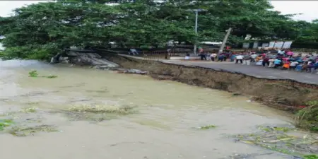 শ্যামপুরে গঙ্গার ধারে ভাঙন পরিস্থিতি পরিদর্শন বিধায়ক হিরণ চট্টোপাধ্যায়ের