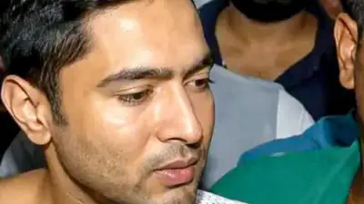 Abhishek Banerjee health। অভিষেক ফিরেছেন বাড়ি! হায়দরাবাদে কি নিয়ে যাওয়া হবে?