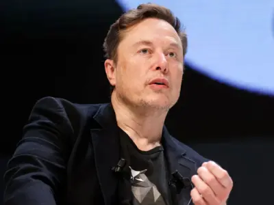 Elon Musk's Drama: Furious X Users Mass Exit!