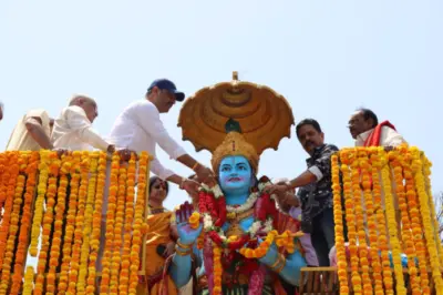 స్వర్గీయ శ్రీ నందమూరి తారక రామారావు గారి 103వ జయంతి సందర్భంగా ఫిలింనగర్లోని ఎన్టీఆర్ గారి విగ్రహాన్ని పూలమాలలతో సత్కరించిన ఏపీ ఎఫ్డిసి చైర్మన్ భరత్ భూషణ్ గారు, నందమూరి కుటుంబ సభ్యులు, సినీ ప్రముఖులు, అభిమానులు