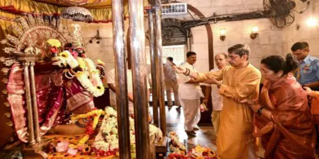 সস্ত্রীক দক্ষিণেশ্বর ভবতারিণী মন্দিরে পুজো দিলেন রাজ্যপাল রবীন্দ্র নারায়ণ রবি, প্রার্থনা করলেন রাজ্যের শান্তি ও সমৃদ্ধির জন্য