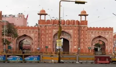 बेखबर नगर निगम... परकोटे में मंडरा रहा बड़ा खतरा, जर्जर इमारतें बन रही मौत का जाल
