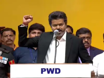 పారదర్శకంగా పాలన సాగిస్తా - విజయ్ హామీ