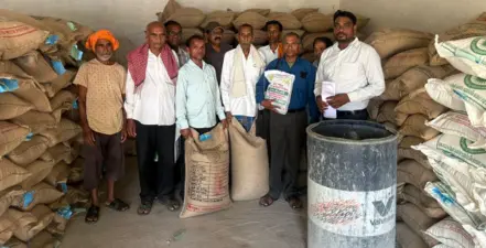 खरीफ सीजन के लिए खाद-बीज का पर्याप्त भंडारण, वितरण में गड़बड़ी पर प्रशासन सख्त, 8 केंद्रों पर बैन