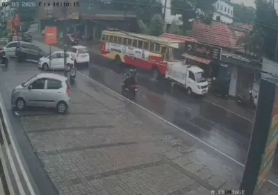 KSRTC bus crashes into shop near Pathanamthitta, one injured: WATCH