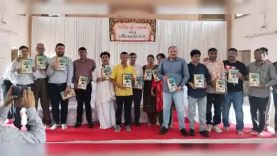 હળવદમાં પાટીયા ગ્રુપ દ્વારા વિદ્યાર્થીઓને ફુલસ્કેપ અને સ્કુલ બેગનું વિતરણ