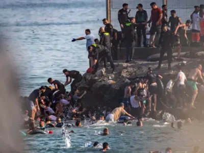 Spain Morocco Migration 18 dead স্পেনের তটে ভিড় মরক্কো থেকে ৪৯ হাজার উদ্বাস্তু, মৃত ১৮