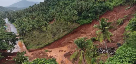 പാണക്കാട് മണ്ണിടിച്ചില്: സ്ഥലം ഉടമ ഉന്നത സ്വാധീനമുള്ള വ്യക്തിയുടെ ബിനാമിയെന്ന് സൂചന, അടിമുടി ദുരൂഹത