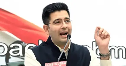 पंजाबच्या ड्राफ्ट व्होटर लिस्टमधून नाव वगळल्याने Raghav Chadha आक्रमक! 'कायमचे स्थलांतरित' अशी नोंद; म्हणाले.