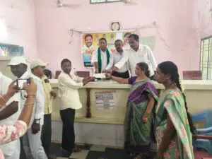 'రాష్ట్ర ప్రభుత్వ పథకాలను సద్వినియోగం చేసుకోవాలి'