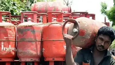 মাসের প্রথম দিনেই গ্যাসের দাম বৃদ্ধি! কলকাতায় আজ ১৪ ও ১৯ কেজির সিলিন্ডারের দাম জানুন