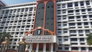 ചോറ്റാനിക്കര ക്ഷേത്രത്തിലെ മാലിന്യക്കൂമ്പാരം: കൊച്ചിൻ ദേവസ്വം ബോര്ഡിനോട് ഹൈക്കോടതി വിശദീകരണം തേടി; ജൂണ് ഒന്നിന് സത്യവാങ്മൂലം സമര്പ്പിക്കണം | Kerala High Court Chottanikkara temple waste issue