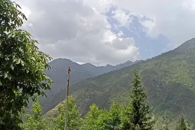देश के कई हिस्सों में बारिश-आंधी व वज्रपात तथा तापमान में उतार-चढ़ाव जारी