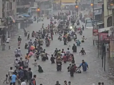 NATIONAL : 36 घंटे की बारिश ने मचाई तबाही: सूरत आधा डूबा, गुरुग्राम में हाईवे धंसा, जबलपुर में गिरी 5 मंजिला इमारत