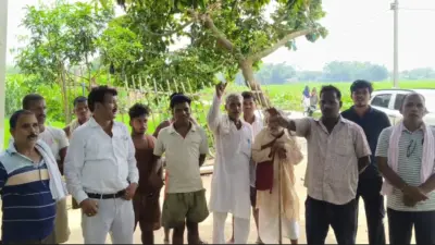 گاوئں والوں نے مدھے پورہ ریل فیکٹری کے خلاف برہمی کا اظہار کیا
