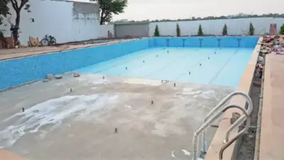 Hapur News: बिना लाइसेंस स्विमिंग पूलों पर खेल विभाग का एक्शन, तीन स्कूलों को नोटिस, सुरक्षा सवाल