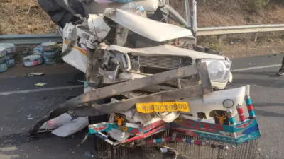 अमरावतीच्या उदखेड पुलावर ट्रक-पिकअपची भीषण धडक; सुदैवाने कोणतीही जीवितहानी