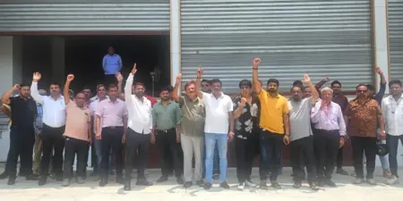 सीलिंग से भड़के व्यापारी, बोले- 'संवाद करो, आजीविका मत मारो'
