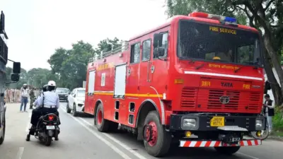 একের পর এক অগ্নিকাণ্ডের জের! নজিরবিহীন কড়া অ্যাকশনে এক ধাক্কায় দমকলের ১৭ শীর্ষ আধিকারিক বদলি!