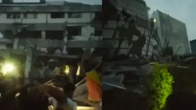 Delhi Saket Building Collapse: दिल्ली के साकेत में गिरी पांच मंजिला इमारत, 4 लोगों की हुई मौत