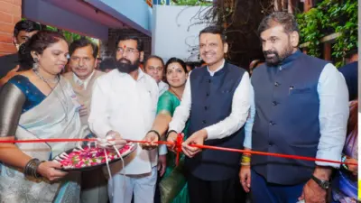 मुख्यमंत्री देवेंद्र फडणवीस व उपमुख्यमंत्री एकनाथ शिंदे यांनी आज मुंबई येथे नूतनीकृत 'लोकशाहीर अण्णा भाऊ साठे नाट्यगृहा'चे लोकार्पण केले.
