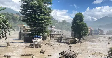 നേപ്പാളിലെ മിന്നല് പ്രളയം, കുടുങ്ങിക്കിടന്ന മലയാളി സംഘം നാട്ടിലെത്തി