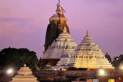 জগন্নাথের পায়ের ফুল উধাও, পোশাকেও ছেদ! পুরীর মন্দিরে 'ভিলেন' আসলে কারা?