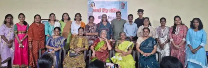 आम्ही सिद्ध लेखिका अखिल भारतीय साहित्य संस्थेच्या 'रिमझिम रिमझिम' या काव्यमैफिलीत रत्नागिरी रंगली.