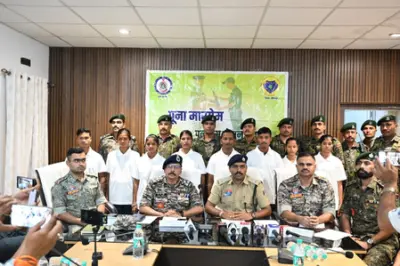 ४९ लाखांचे बक्षीस असलेल्या आठ नक्षलवाद्यांची शरणागती