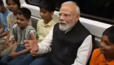 మెట్రోలో మోదీ సందడి.. చిన్నారులతో సరదాగా ముచ్చట్లు