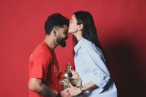 After RCB's title win, Anushka Sharma does this for Virat Kohli