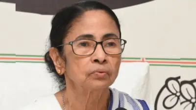 'रियल TMC' विवाद गरमाया! ममता बनर्जी ने चुनाव आयोग को लिखा पत्र, जांच जल्द खत्म करने की मांग