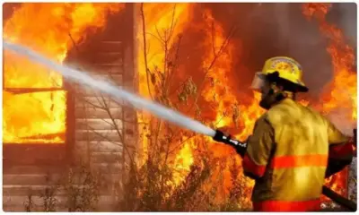 మీర్పేటలో అగ్నిప్రమాదం..పూర్తిగా దగ్ధమైన ప్లాస్టిక్ గోడౌన్