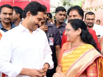 Vasireddy Padma Into TDP - Terrible Choice?