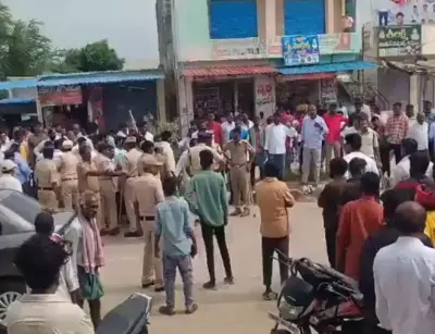 Congress factional clash in Suryapet leaves supporters, police injured