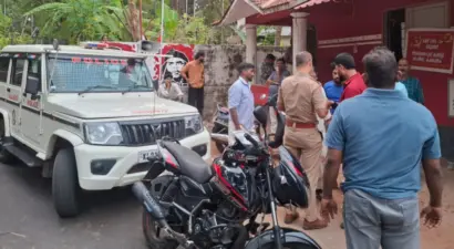 തൃക്കരിപ്പൂരില് സിപിഐഎം ഓഫീസിന് നേരെ യുഡിഎഫ് ആക്രമണം, തങ്കയത്തെ പാര്ട്ടി ഓഫീസും അടിച്ച് തകര്ത്ത് തീയിട്ടു