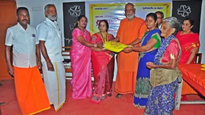 செங்கோட்டையில் தாயின் மடியில் அறக்கட்டளை முதியோர்களுக்கு புத்தாடை வழங்கல்!