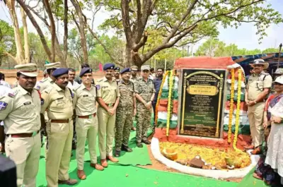 దండకారణ్యంలో తెలంగాణ డీజీపీ పర్యటన:సాయుధ పహరాలో కర్రెగుట్టలు