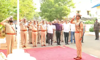 Kothagudem: కొత్తగూడెంలో ఎస్పీ రోహిత్ రాజు జెండా ఆవిష్కరణ