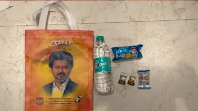த.வெ.க. இணைப்பு விழாவில் பங்கேற்றவர்களுக்கு சிறப்பு 'ஸ்நாக்ஸ் பேக்'
