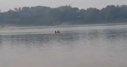 ନଦୀକୁ ଡେଇଁ ଯୁବକ ନିଖୋଜ