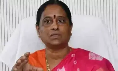 హుటాహుటిన ఢిల్లీకి మంత్రి కొండా సురేఖ..