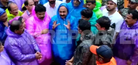 വയനാട് മണ്ണിടിച്ചില്; ദുരന്ത ബാധിത മേഖല സന്ദര്ശിച്ച് മുഖ്യമന്ത്രി വി ഡി സതീശന്