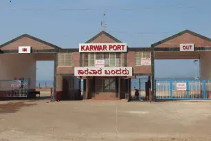 IRAN WAR: ಕಚ್ಚಾ ಡಾಂಬರ್ ಸಂಪೂರ್ಣ ಬಂದ್, ಬಿಕೋ ಅಂತಿದೆ ಕಾರವಾರ ಬಂದರು!
