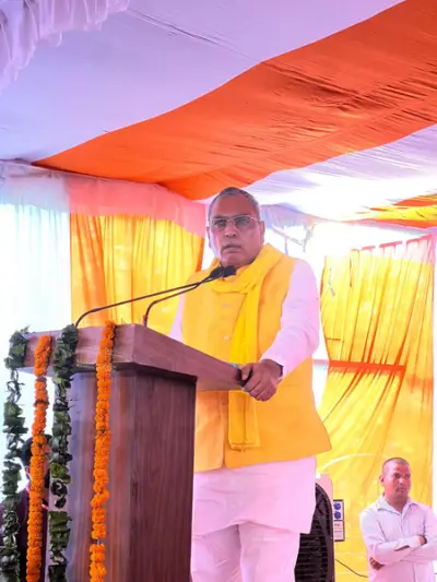'11 हजार रुपए के नाम पर महिलाओं को थमाया 1100 का लिफाफा', राजभर ने अखिलेश पर लगाया 'राखी घोटाले' का आरोप