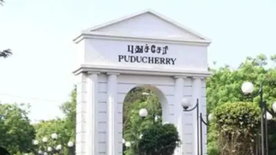 புதுச்சேரி கிருஷ்ணா நகர் பிரதான சாலையை உடனடியாக சீரமைக்க பொதுமக்கள் கோரிக்கை: அதிகரிக்கும் போக்குவரத்து நெரிசலால் அவதி!