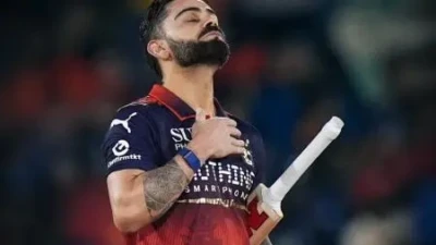 మైదానంలో కోహ్లీ 'పెద్ద మనసు'కు ఫ్యాన్స్ ఫిదా