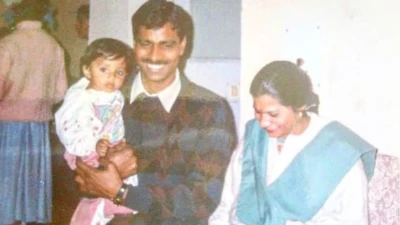 Meenakshi Chaudhary: అమ్మా నాన్నతో లిటిల్ మీనాక్షి చౌదరిని చూశారా!